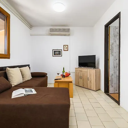 Apartment Lovely In