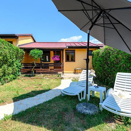 Apartment Lovely In